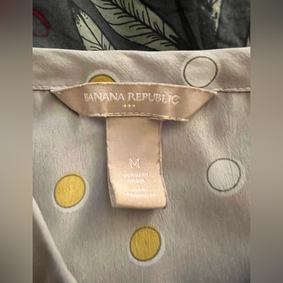 Side-tie Banana Republic top - Picture 4 of 4